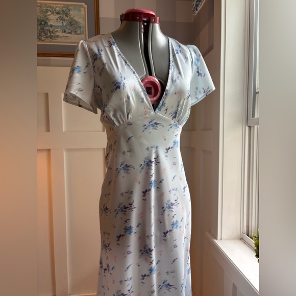 Floral V-Neck Maxi Dress Size Medium - Picture 5 of 10